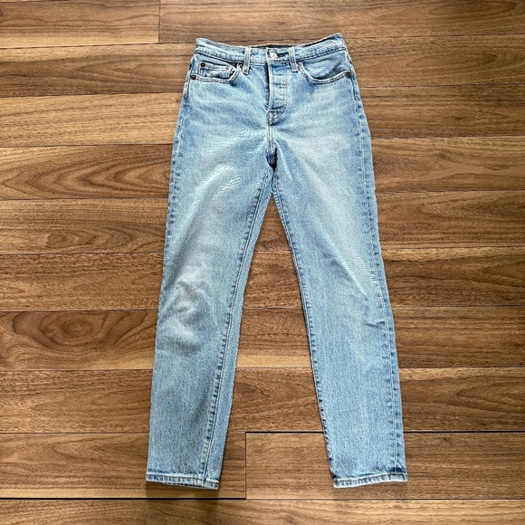 Levi’s | 24 Wedgie Fit Straight Jeans – Light Blue Wash - Picture 4 of 10